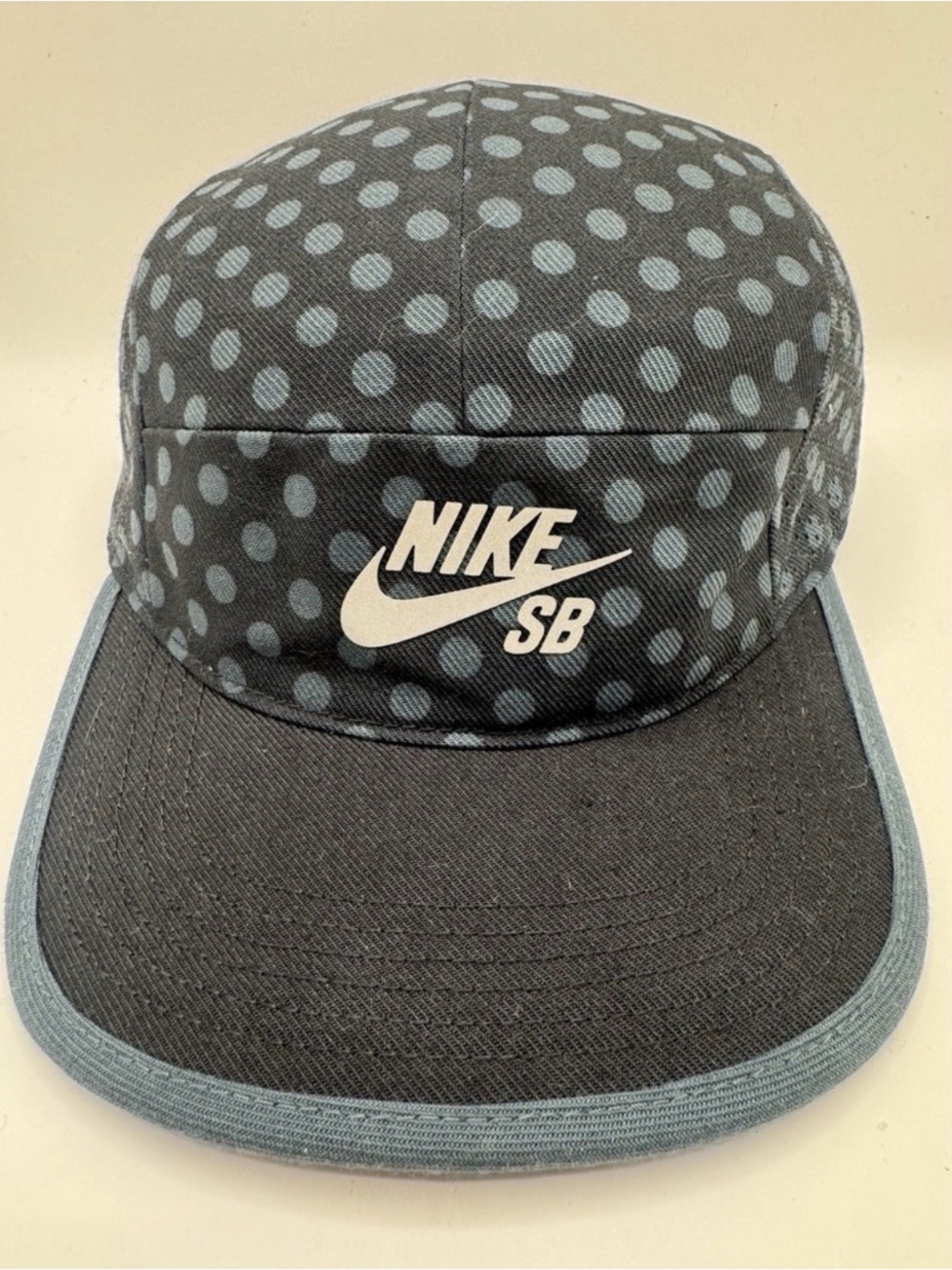 Nike SB Men's Polka Dot Five-Panel Cap in Black and Light Blue